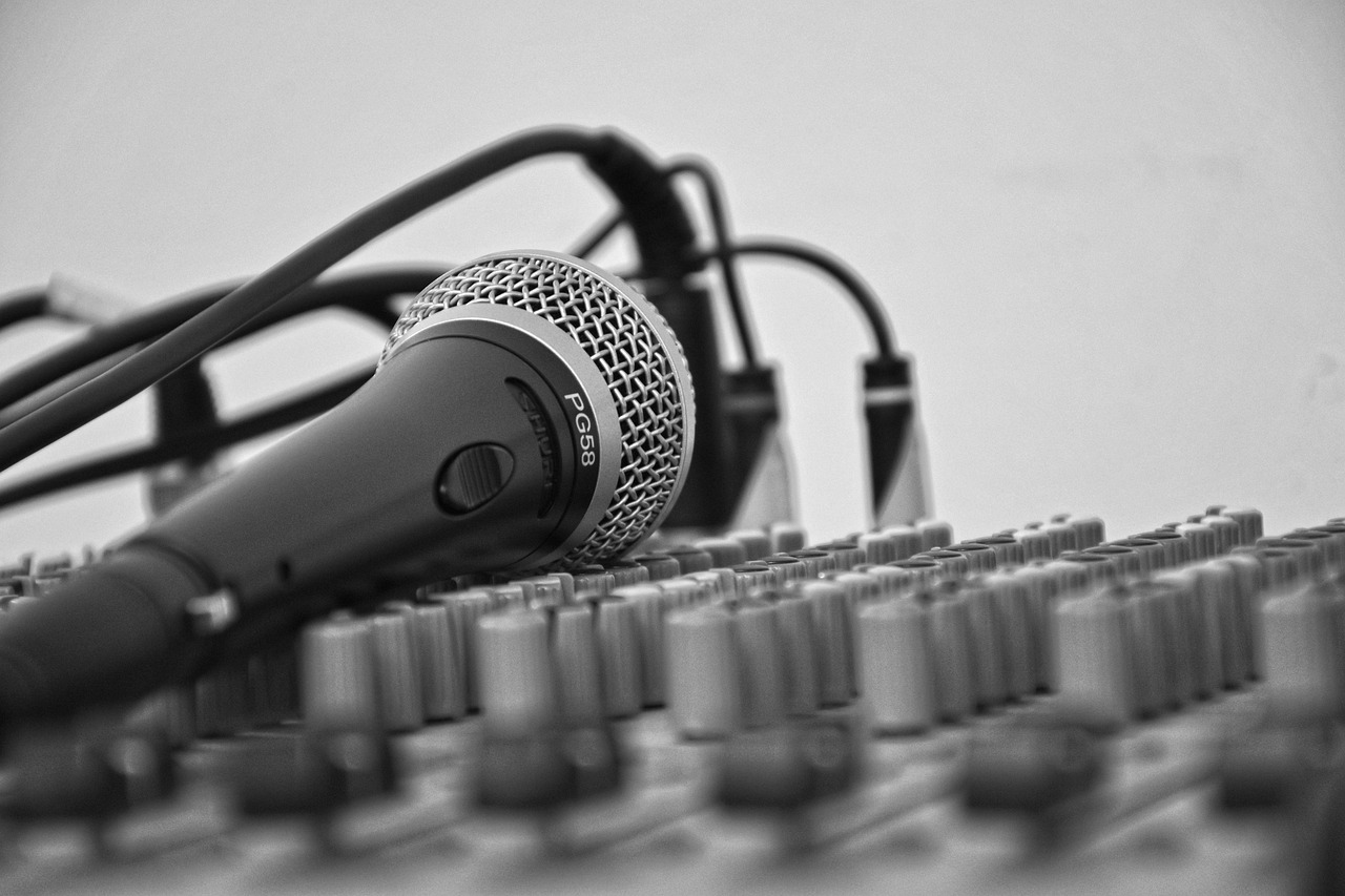 Music, microphone, music sheet — Login to MPO007 for a Full Range of Maxwin Slot Options